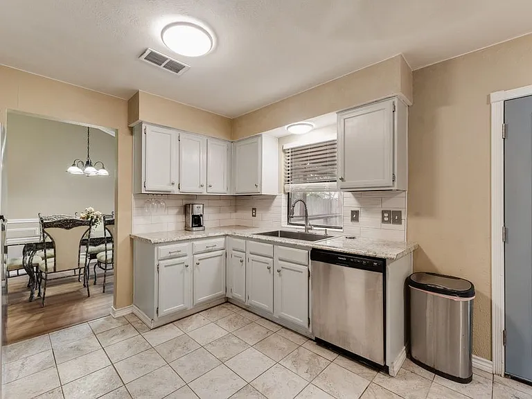 1022 Melissa Ln — Photo 13