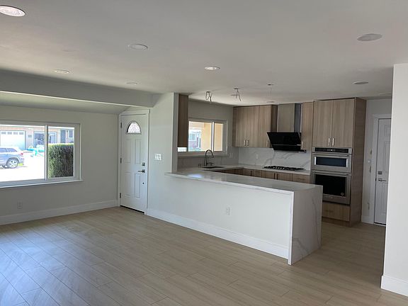 3rd image of 5045 Castlewood Dr
