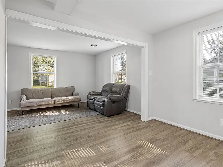 624 Sterling St — Photo 10