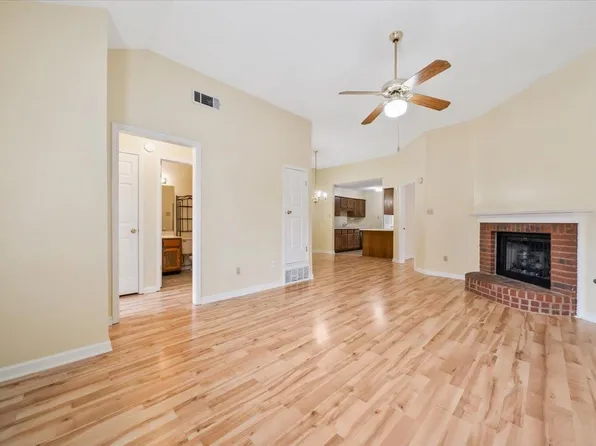 1584 Beaver Trail Dr, Cordova, TN 38016