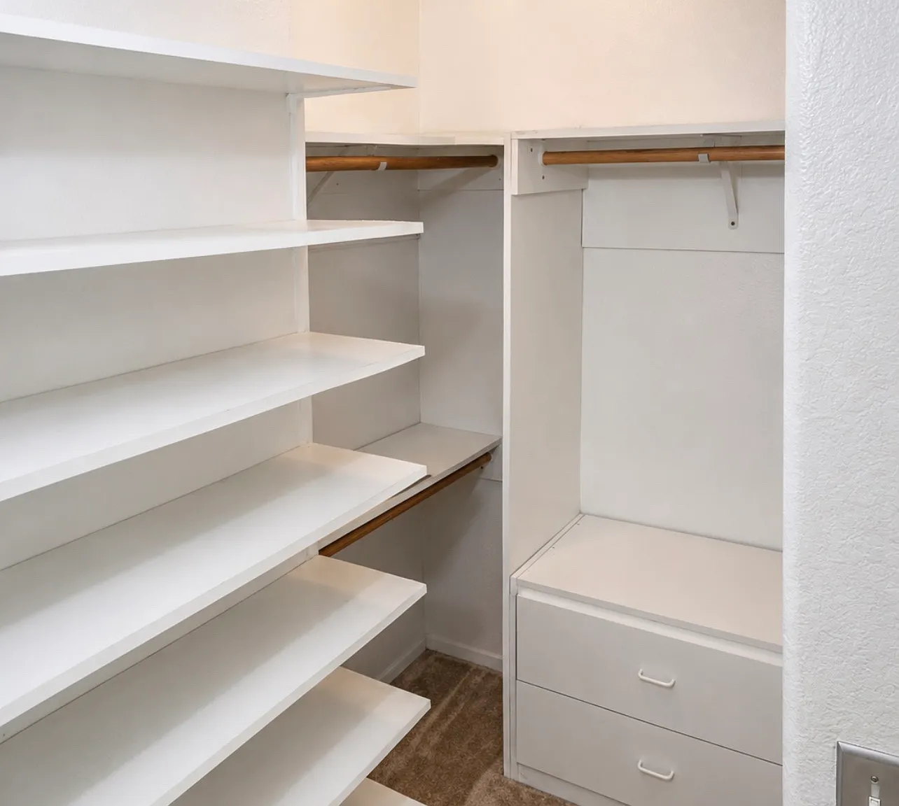 3 bed, 3600 sqft, $1,475 — Photo 4