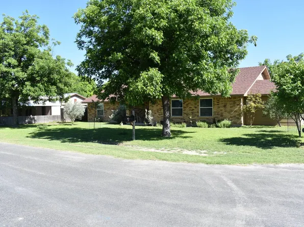 100 Mikel St, Junction, TX 76849