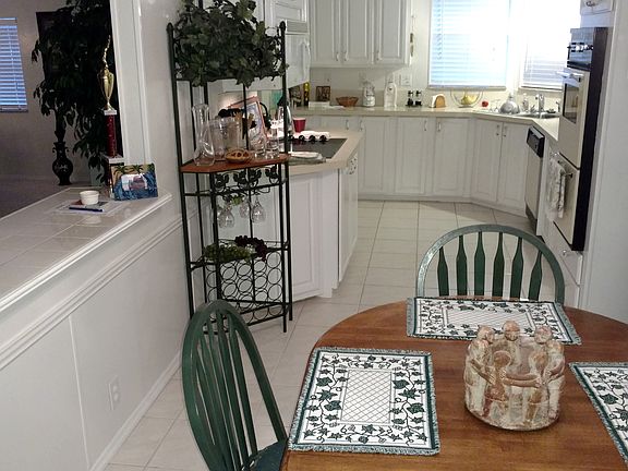 Breakfast Room, Kitchen