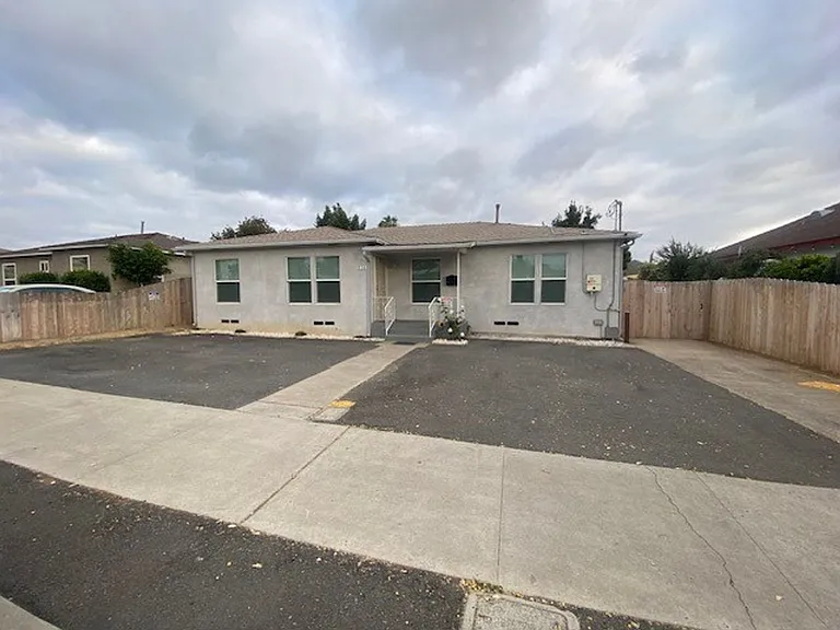 516 E St — Photo 1