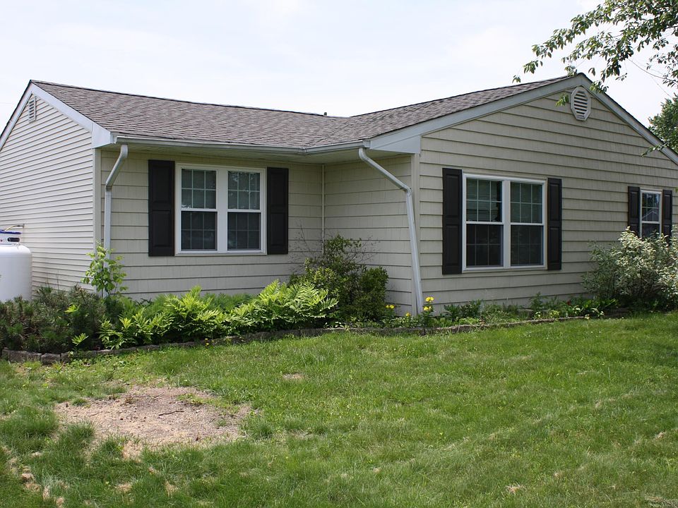 2nd image of 6 Peartree Ln