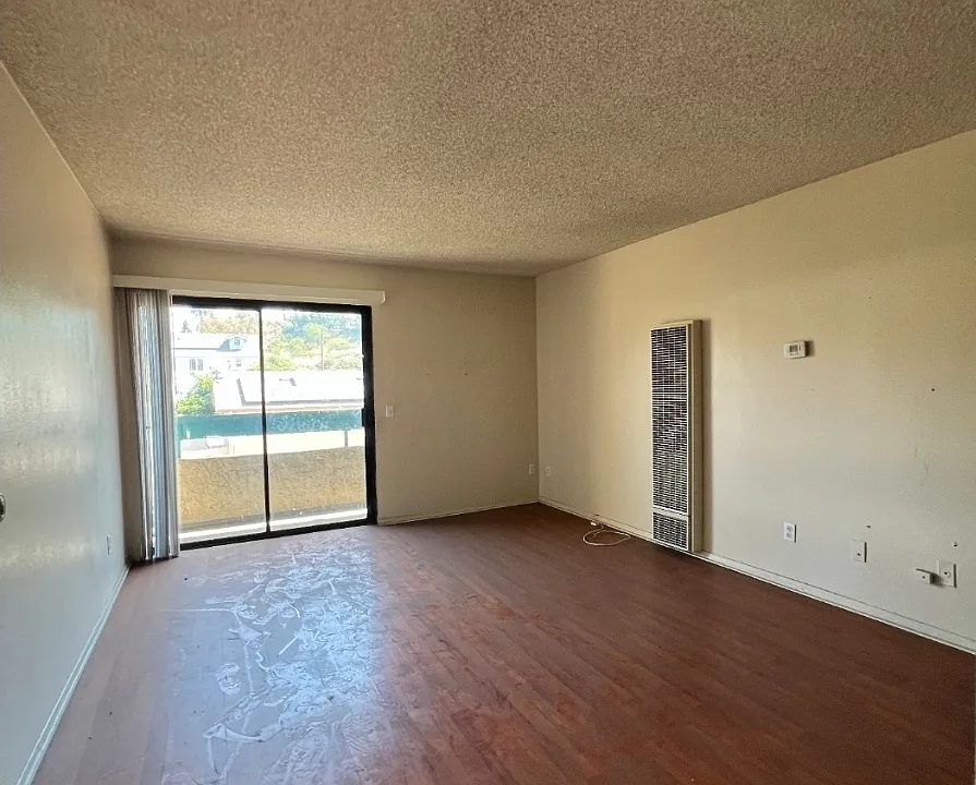 419 N Mountain View Ave #206