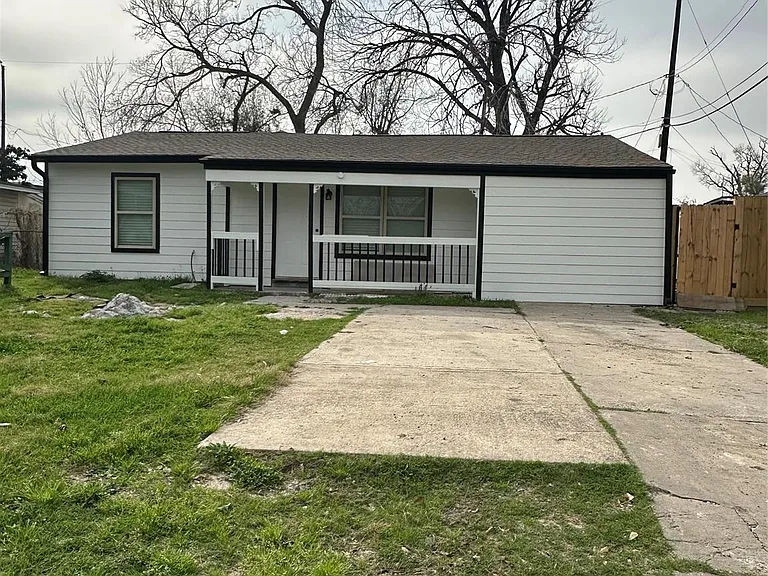 5924 Honeysuckle Dr — Photo 4