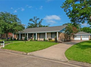2511 Towering Oaks Dr, Bryan, TX 77802