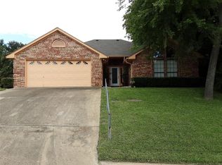 540 Woodcreek Dr, Midlothian, TX 76065