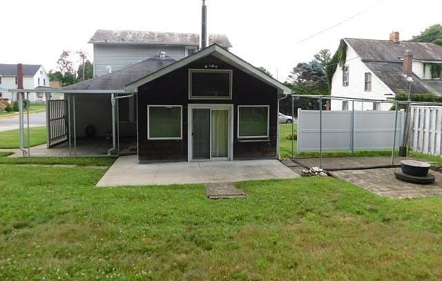 2nd image of 606 3rd St