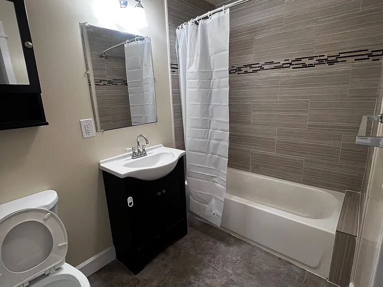 1501 S Garfield Ave — Photo 8