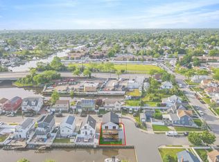 674 Parsonage Pl, Baldwin, NY 11510