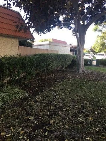 LANDSCAPE & PATIO FENCE