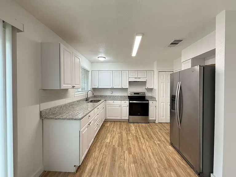 7318 Glen Trl — Photo 4
