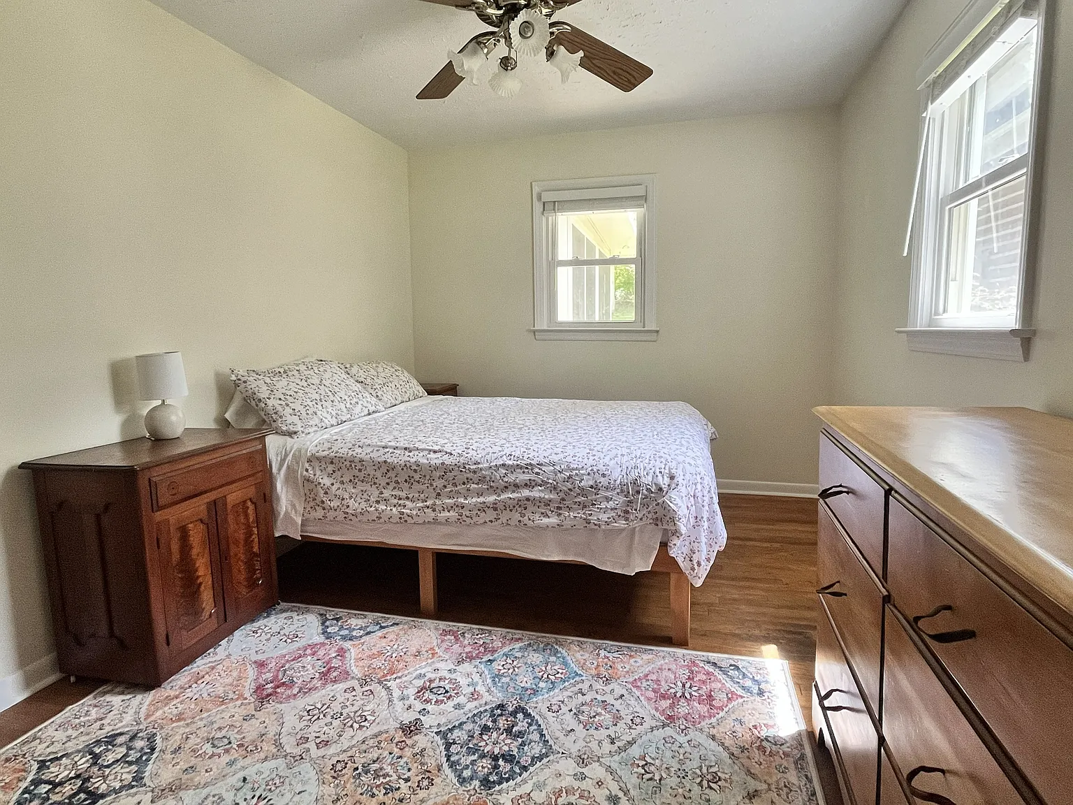 3 bed, 1300 sqft, $2,500 — Photo 4