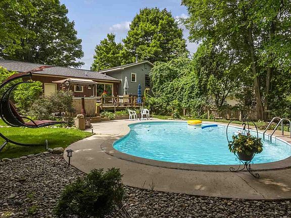 2nd image of 4721 Buckhorn Dr