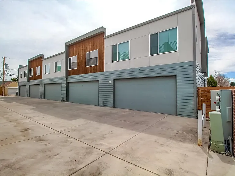 Garage view (middle garage)