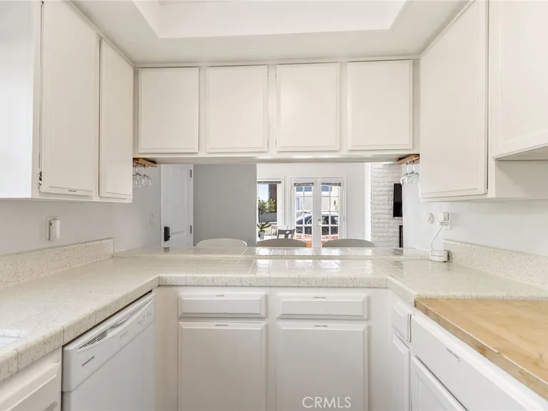 218 E Balboa Blvd #1/2 — Photo 10