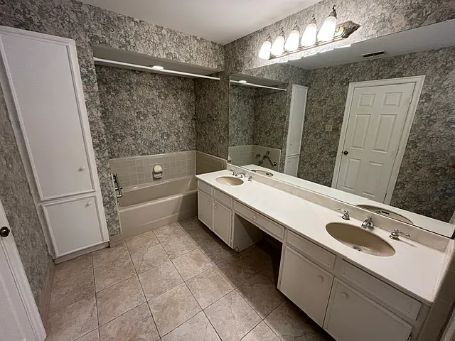 3 bed, 2.5 bath, 2261 sqft, $2,195 — Photo 2
