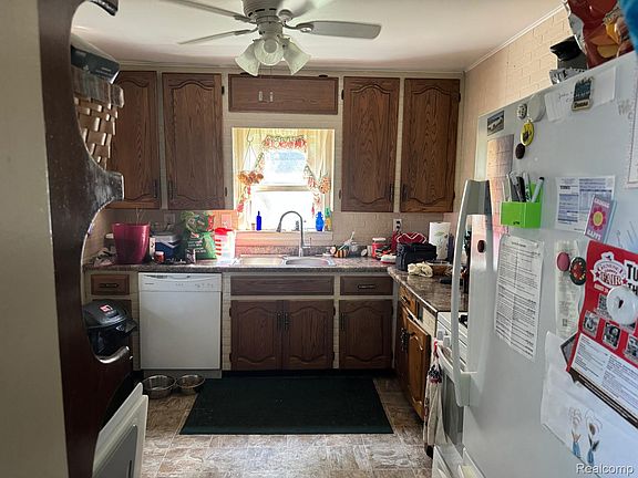 3rd image of 574 Wilson Ave