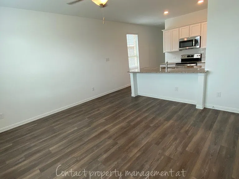 1022 Rosewood St — Photo 7