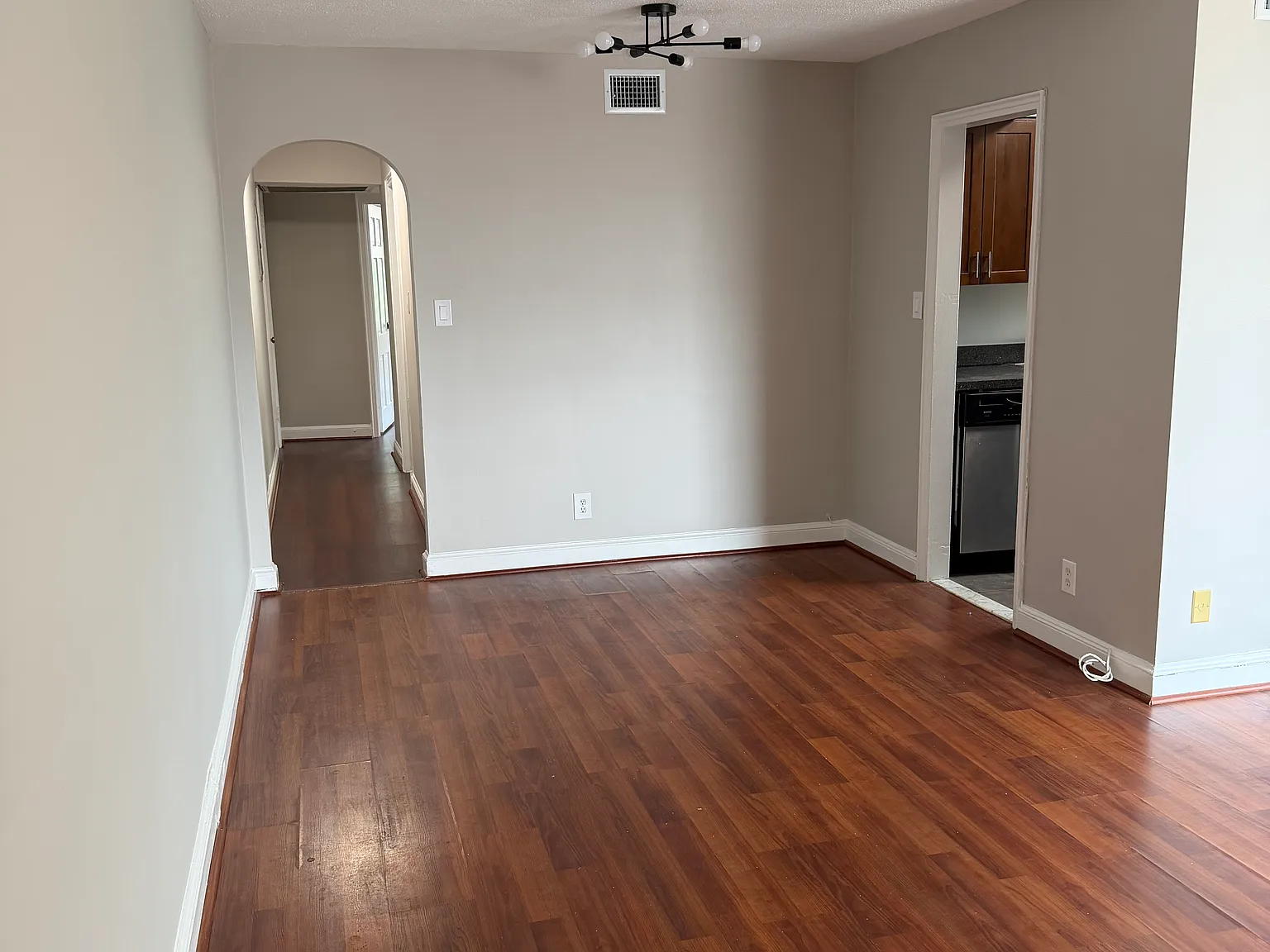 2 bed, 868 sqft, $2,100 — Photo 4