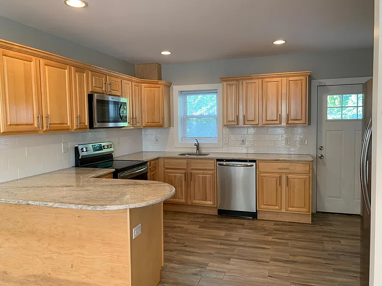 3409 Fairmount Ave — Photo 3