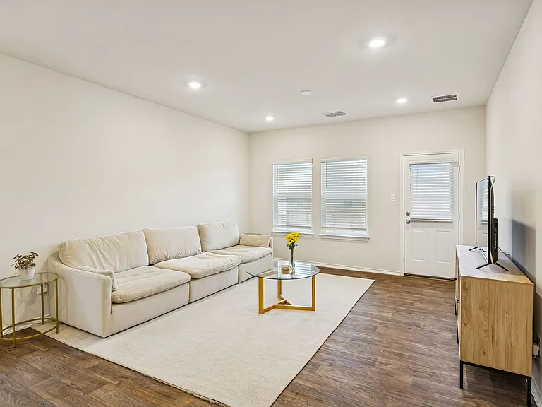 4550 Meerkat Dr — Photo 18