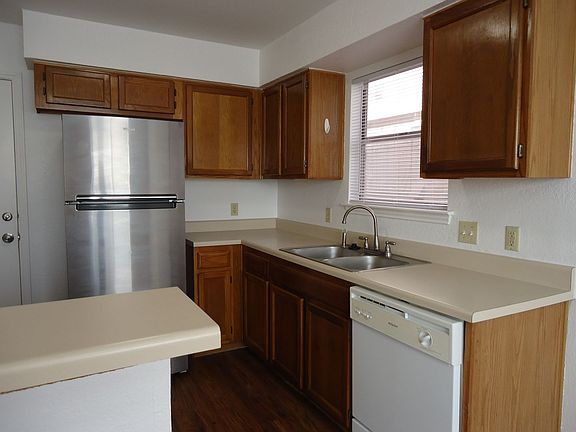 5th image of 811 Crieff Cross Dr