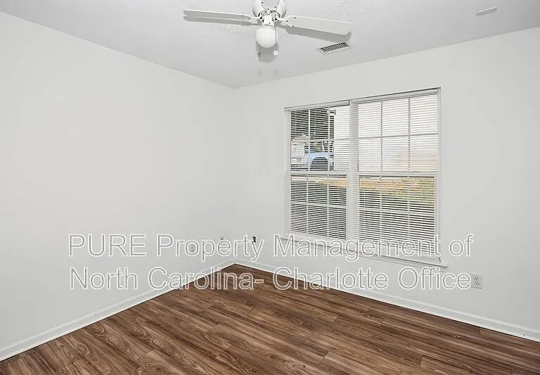 2910 Bridgeville Ln — Photo 16