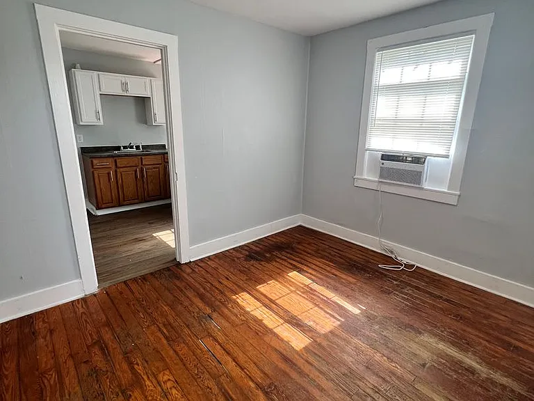 1105 Berry St — Photo 3