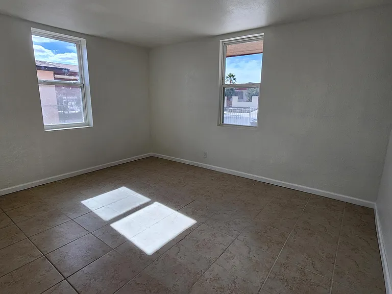211 Edgewood Dr — Photo 9