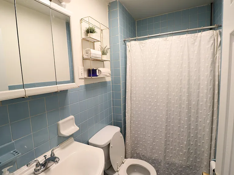 202 Bloomfield St #2 — Photo 4
