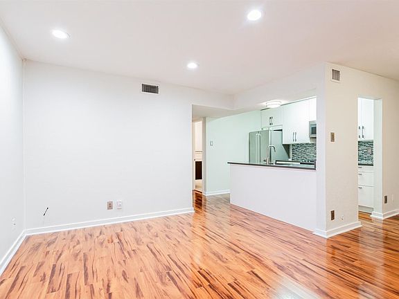 5th image of 2303 E Side Dr APT 214
