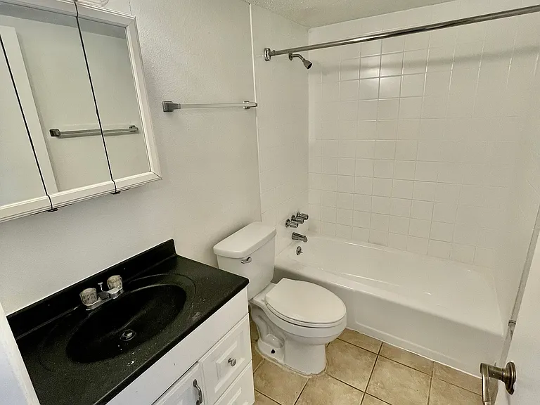 Applegate Apartment — Photo 17