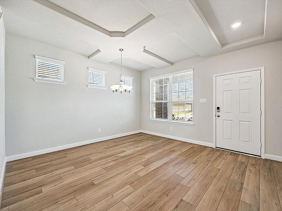 4th image of 906 Barstow Dr