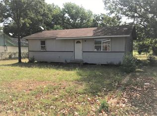 2105 N Karnes Ave, Cameron, TX 76520