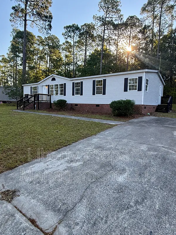 3 bed, 2.0 bath, 1512 sqft, $1,350 — Photo 1