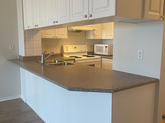 5th image of 909 Bay St #2108