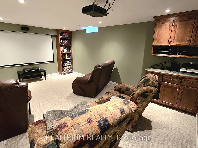 63 Westminster Cir — Photo 23