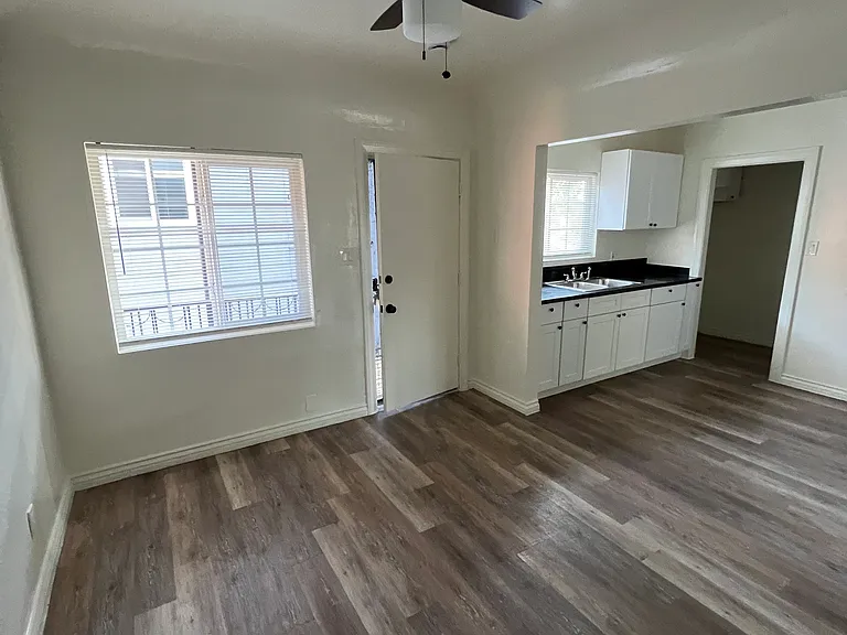 2755 E 58th St #H — Photo 3