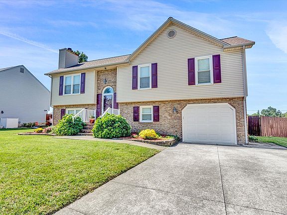 2nd image of 813 Alta Cir