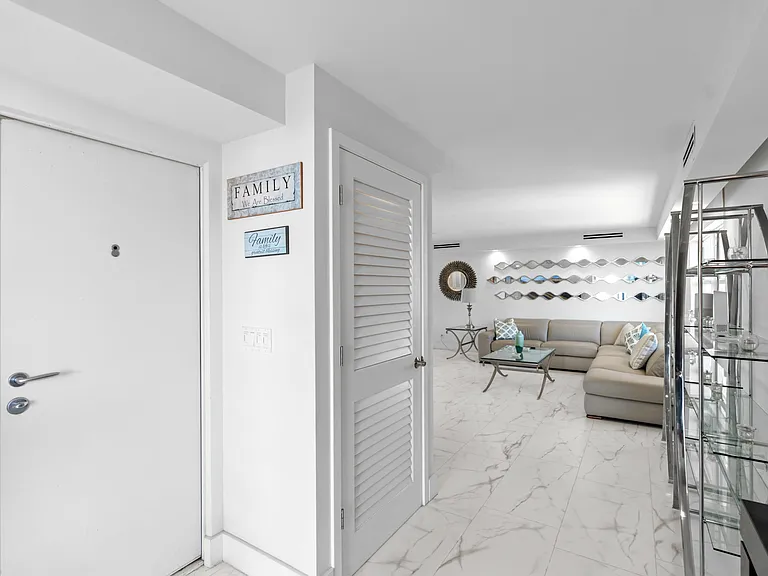 121 Golden Isles Dr #Penthouse 1 — Photo 22