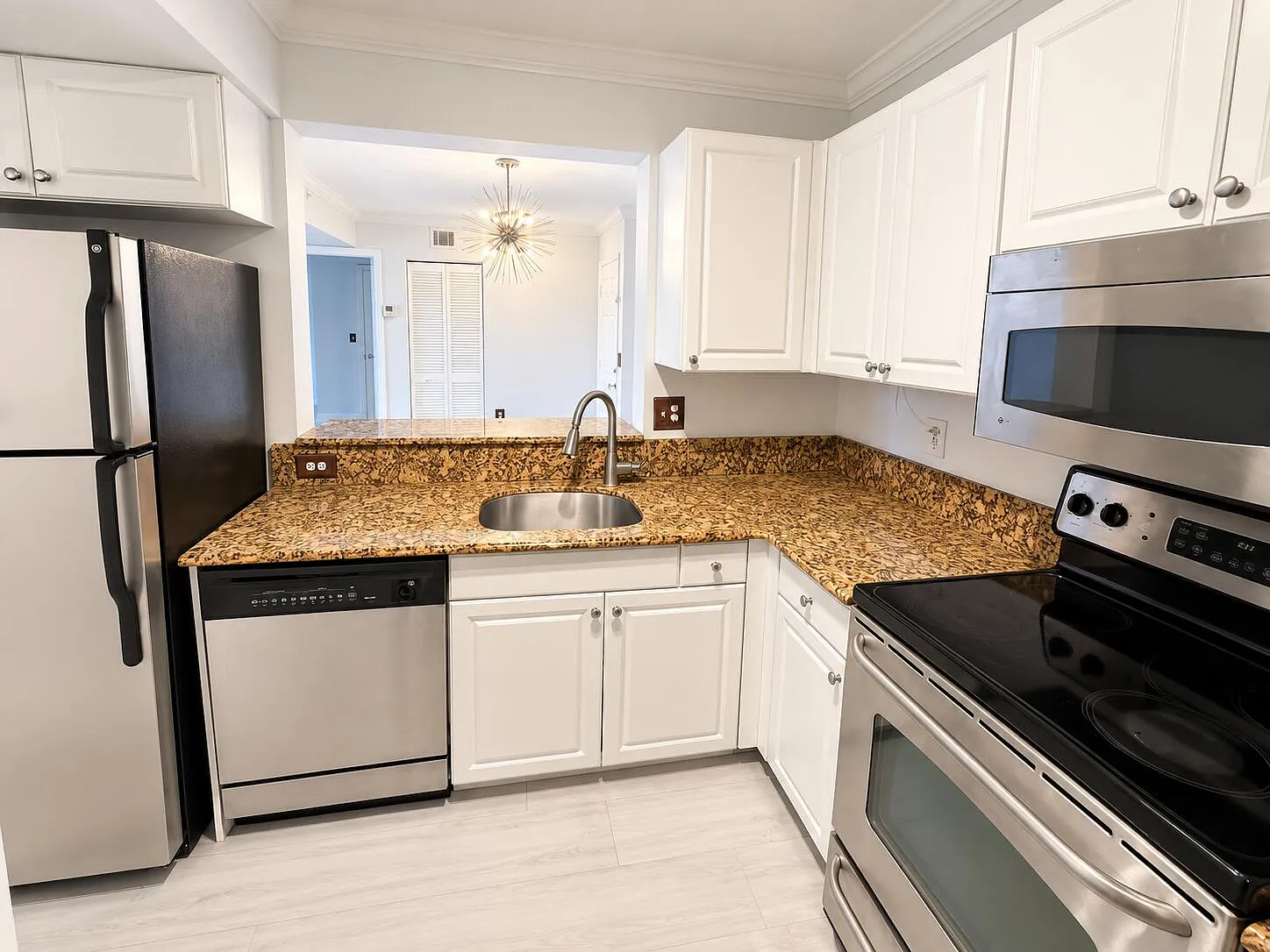 2 bed, 2.0 bath, 1000 sqft, $2,300 — Photo 4