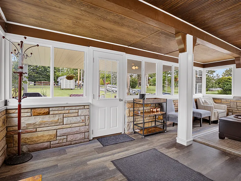 302 Lindsay Rd — Photo 24