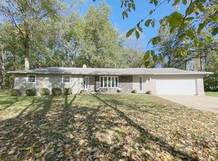 2113 Sarahs Ln, Charleston, IL 61920