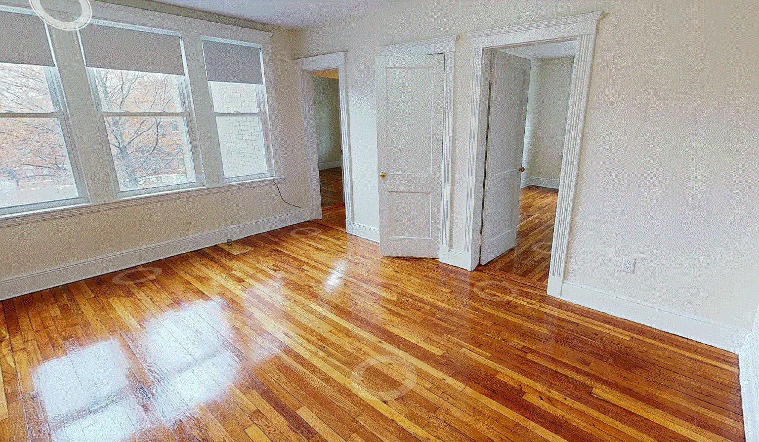 Charming 2 Bedroom — Photo 3