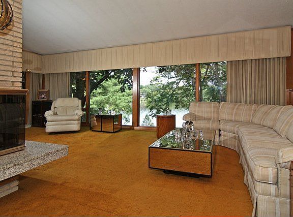 Fantastic views in this large livingroom w/corner fireplace 