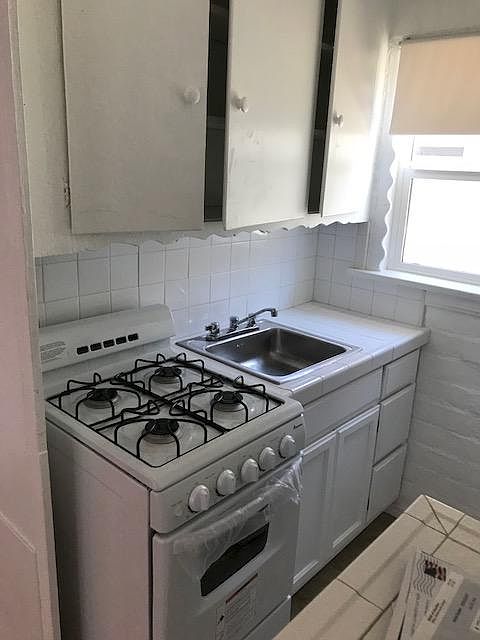 2nd image of 2442 Ocean Park Blvd APT A
