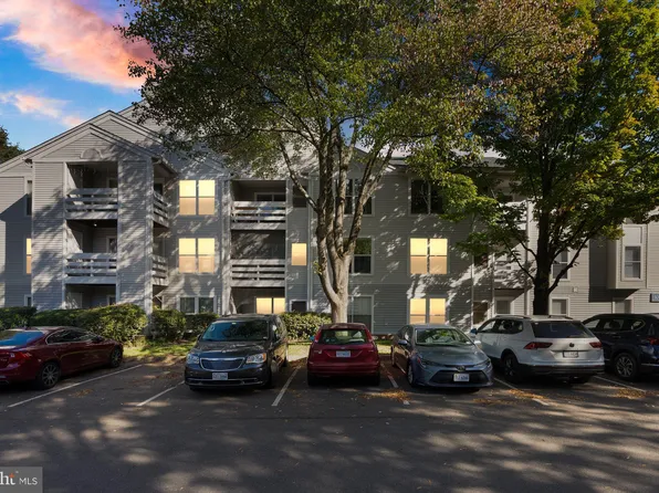 10302 Appalachian Cir #8-212, Oakton, VA 22124